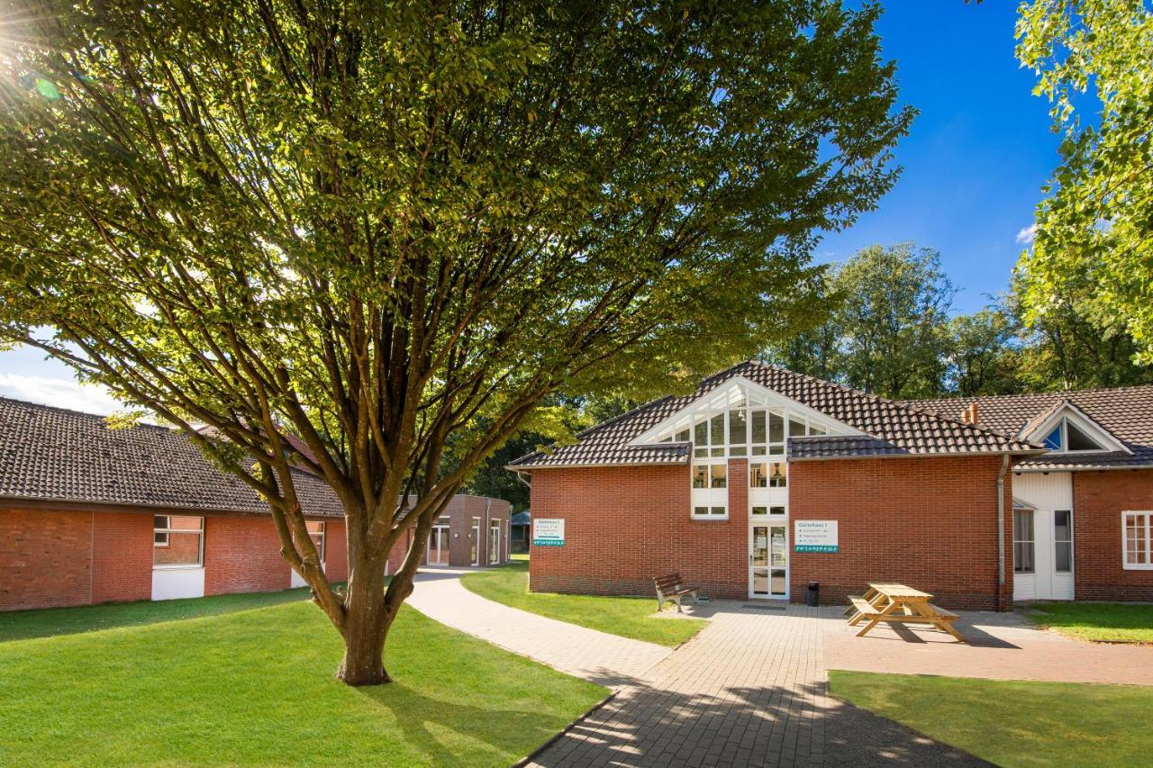 Hoessensportzentrum Westerstede Exteriör bild